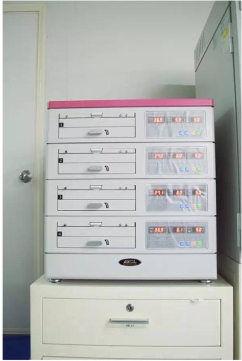  胚胎培养箱