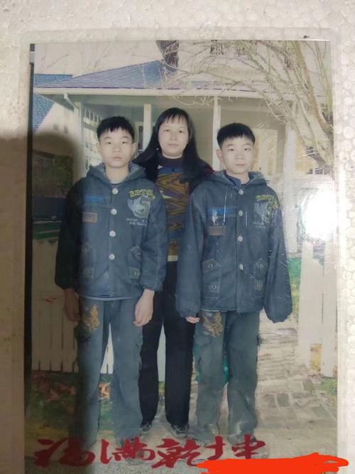 潜江双胞胎