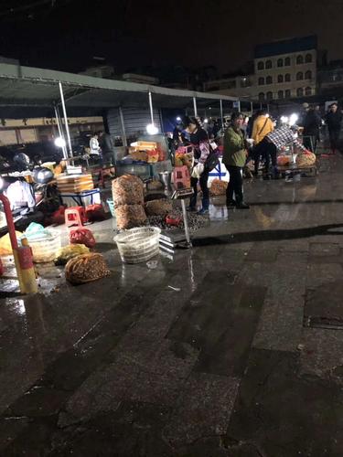  地下黑市