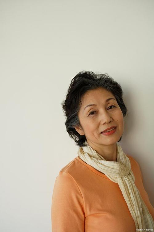  56岁女性