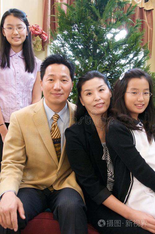 亚裔家庭